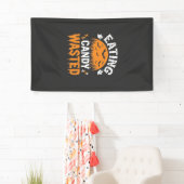 Eten van snoep verspilde Halloween-ontwerp_1 Spandoek (Insitu)