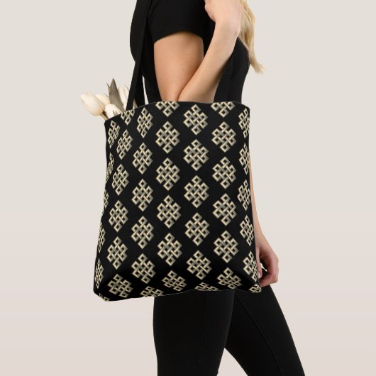 Eternal Knot Pattern on Black Tote Bag (Dichtbij)