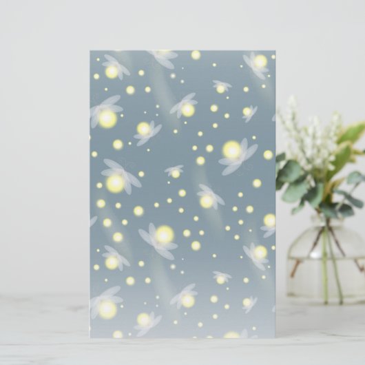 Etheral Ggloing Fireflies bij Night Pattern Briefpapier (Staand voorkant)