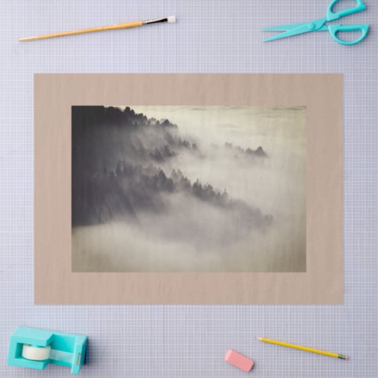 Etheral misty forested mountaintissuepapier tissuepapier (Craft)