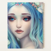 Ethereale vrouw met bloemen in haar blauwe haar planner (Achterkant)