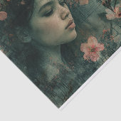 Etherisch meisje met bloemen in een grunge look tissuepapier (Detail)