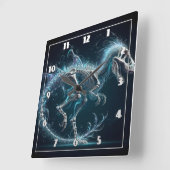 Etherische Dinosaurus Skelet in Beweging bij Nacht Vierkante Klok (Hoek)