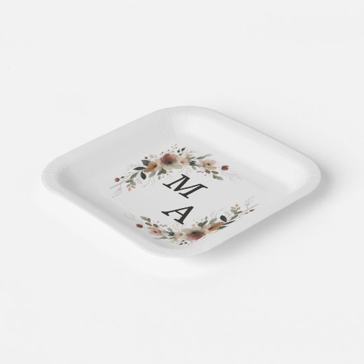 Etherische Elegantie Bloemenkrans Bruiloft Monogra Papieren Bordje (Gebogen)
