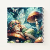 Etherische fee slapen op een paddenstoel gepersona notitieboek (Achterkant)