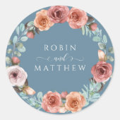 Etherische Stoffige Blauwe, Blush Perzik Bloemen B Ronde Sticker (Voorkant)