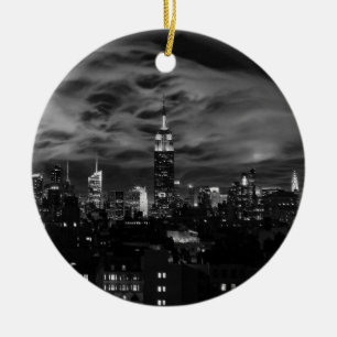 Etherische wolken: NYC Skyline, EMP St Bldg BW Keramisch Ornament