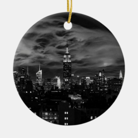 Etherische wolken: NYC Skyline, EMP St Bldg BW Keramisch Ornament (Voorkant)