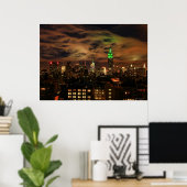 Etherische wolken: NYC Skyline, Empire State Bldg Poster (Thuiskantoor)