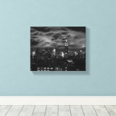Etherische wolken: NYC Skyline, ESB zwart-wit Canvas Afdruk (Insitu (Houten vloer))