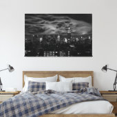 Etherische wolken: NYC Skyline, ESB zwart-wit Canvas Afdruk (Insitu (Slaapkamer))