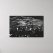 Etherische wolken: NYC Skyline, ESB zwart-wit Canvas Afdruk (Voorkant)
