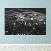 Etherische wolken: NYC Skyline, ESB zwart-wit Canvas Afdruk (Insitu (Houten vloer))