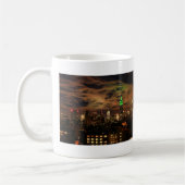 Etherische wolken: NYC Skyline, ESB zwart-wit Koffiemok (Links)