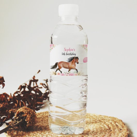 Etiket op waterflesje koe op zaterdag