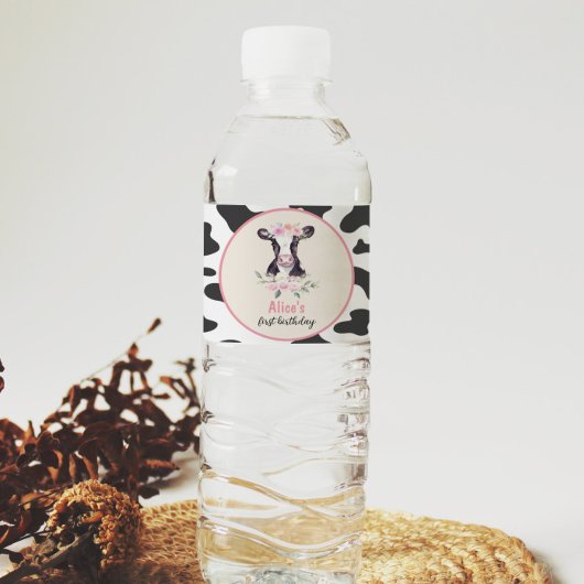 Etiket op waterflesje koe op zaterdag