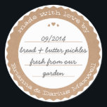 Etiket voor voedingsmiddelen sticker Cirkelkraftpa<br><div class="desc">De perfecte finishing touch voor een zelfgemaakt geschenk uit de keuken dit kraftpapier en wit label is een heerlijke mix van chique en rustiek en zou er geweldig uitzien op een jam met gingham lint. Vergeet niet te personaliseren met jouw naam en persoonlijke boodschap. Voer een beschrijving of inblikdatum in...</div>