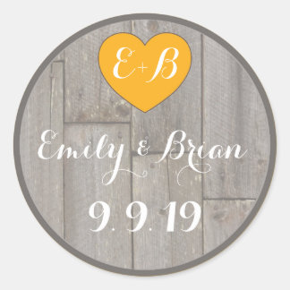 Etiketten met een aangepaste bruinhouten trouwstic