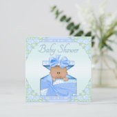 Etnische babyjongen in de Gift Box en het Baby sho Kaart (Staand voorkant)