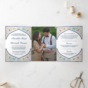 Etnische Blauwe Floral Arch Indian Wedding Drieluik Uitnodiging