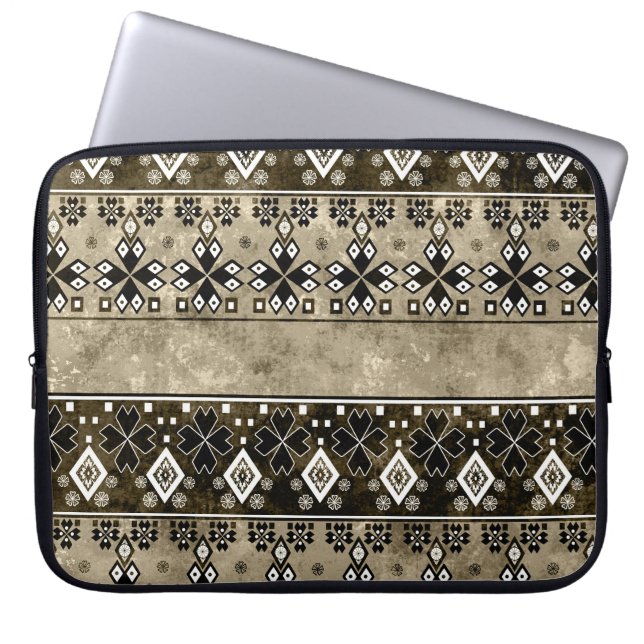 Etnische Boho Grunge: Kleurrijk patroon Laptop Sleeve (Voorkant)