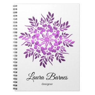 Etnische florale violet mandala. notitieboek