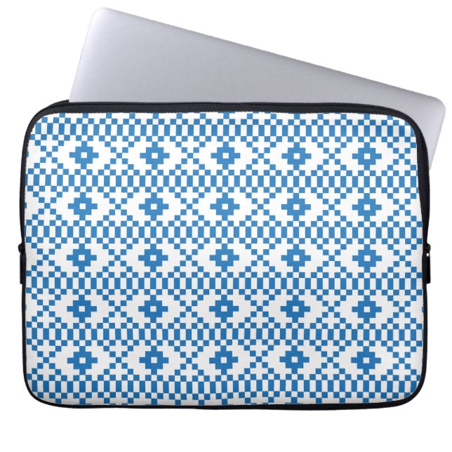 Etnische Letse blauwe en witte tribale volkskunst Laptop Sleeve (Voorkant)