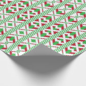 Etnische Letse groene en rode tribale volkskunst Cadeaupapier (Hoek)