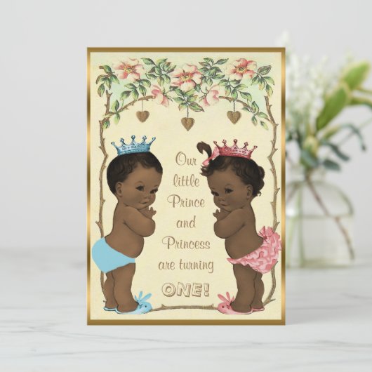 Etnische prins en prinses tweeling verjaardag kaart (Staand voorkant)