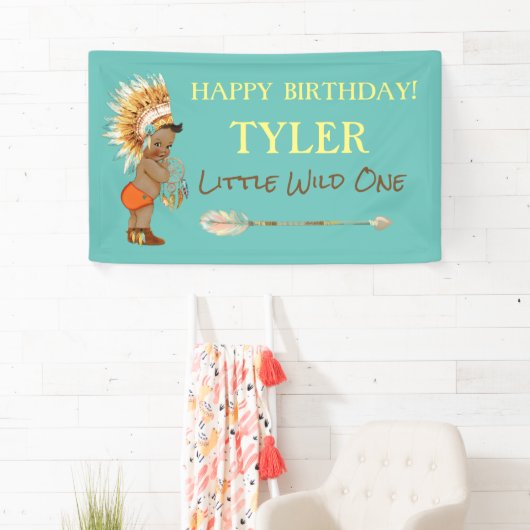 Etnische Tribal Boy Headdress Indiaanse Pijl Spandoek (Insitu)