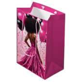 Etnische Vrouw Roze & Zwart Elegante Verjaardag Medium Cadeauzakje (Voorkant Gekanteld)