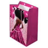 Etnische Vrouw Roze & Zwart Elegante Verjaardag Medium Cadeauzakje (Achterkant Gekanteld)