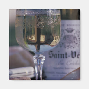 EU, Frankrijk, Chablis, lokale wijn Magneet