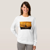 EU, Frankrijk, Parijs. Eiffeltoren. T-shirt (Voorkant volledig)