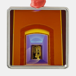 EU, Spanje, Barcelona. Litdeuropening nabij Picass Metalen Ornament