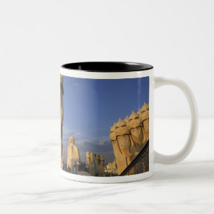 EU, Spanje, Catalonië, Barcelona. Antonio Gaudi's Tweekleurige Koffiemok