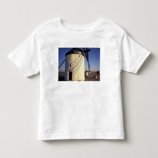 EU, Spanje, Consuegro, La Mancha. Windmolens en Kinder Shirts (Voorkant)