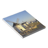 EU, Spanje, La Mancha, Consuegra. Windmolens en Notitieblok (Schuin)