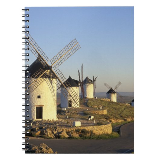 EU, Spanje, La Mancha, Consuegra. Windmolens en Notitieboek (Voorkant)