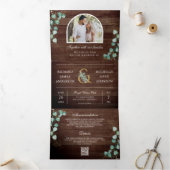 Eucalyptus Arch Photo Rustic Wood QR Code Wedding Drieluik Uitnodiging (Binnen)