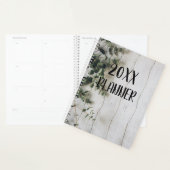 Eucalyptus bloemen op rustiek hout planner (Display)