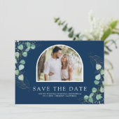 Eucalyptus Boog Huwelijk Navy Blauwe Trouwfoto Save The Date (Staand voorkant)