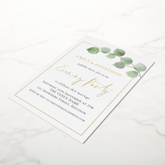 Eucalyptus Border Wedding Evding Party Gold Real Folie Uitnodiging (Gedraaid)