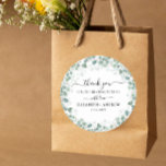 Eucalyptus Botanical Sage Green Wedding Ronde Sticker<br><div class="desc">De Waterverf Eucalyptus Botanical Sage Classic Round Sticker is een verbluffend en veelzijdig stuk dat een aanraking van natuurlijke schoonheid en verfijning toevoegt aan elke bruiloft. De delicate waterverf doet de groene en zachte eucalyptus met een sage mee en verlaat de creëer een gevoel van natuurlijke schoonheid en kalmte. Deze...</div>