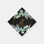 Eucalyptus en goud op een zwarte gepersonaliseerde servet (Hoek)