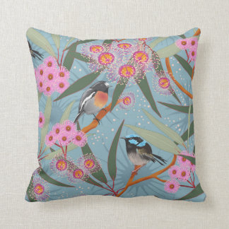 Eucalyptus Flowers met vogels in roze en blauw Kussen