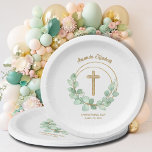 Eucalyptus Gold Cross Christening Papieren Bordje<br><div class="desc">Een gouden nevelkruis en eucalyptusbladeren markeren deze papieren borden met jouw tekst in het teken van de smaak. Ideaal voor het christenen,  het baptisme of het eerste communiqué van je kind. AANPASSING van objecten die in onze winkel beschikbaar zijn.</div>
