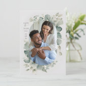 Eucalyptus Greenery Dromerige Moderne Fotobruiloft Save The Date (Staand voorkant)