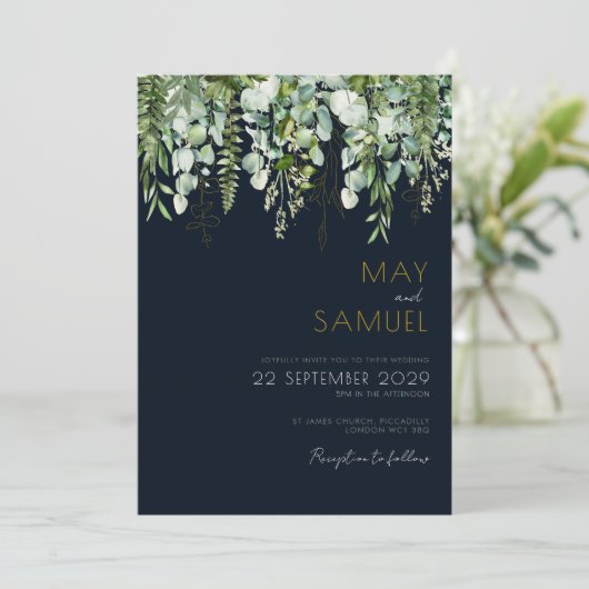 Eucalyptus Greenery & Navy Wedding Invitation Kaart (Staand voorkant)