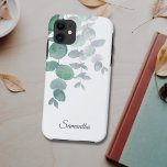 Eucalyptus Greenery Persoonlijke benaming Case-Mate iPhone Case<br><div class="desc">Deze elegante hoesje iPhone-draagtas is voorzien van waterverf eucalyptusbladeren in zachte tinten groen op een witte achtergrond. Pas het met jouw naam of monogram aan. Om verder uit te geven gebruik het Hulpmiddel van het Ontwerp om de doopvont, de doopvontgrootte, of de kleur te veranderen. Omdat wij ons kunstwerk creëer,...</div>